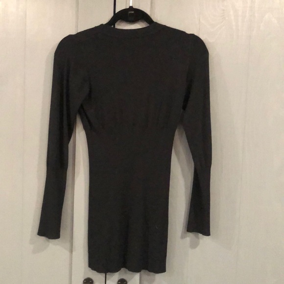 Long Sleeve v neck maternity top - Picture 3 of 3